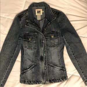 So cute 🥰 moto jean jacket!